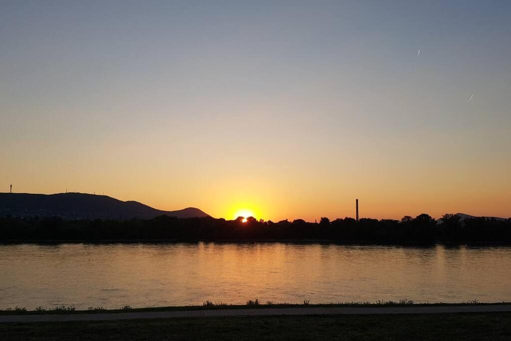 Appartement Danube Dream Superb View & Garage Boedapest