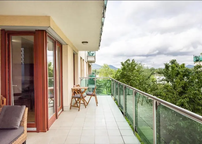 Danube Dream Superb View & Garage