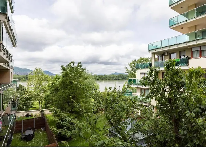 Danube Dream Superb View & Garage