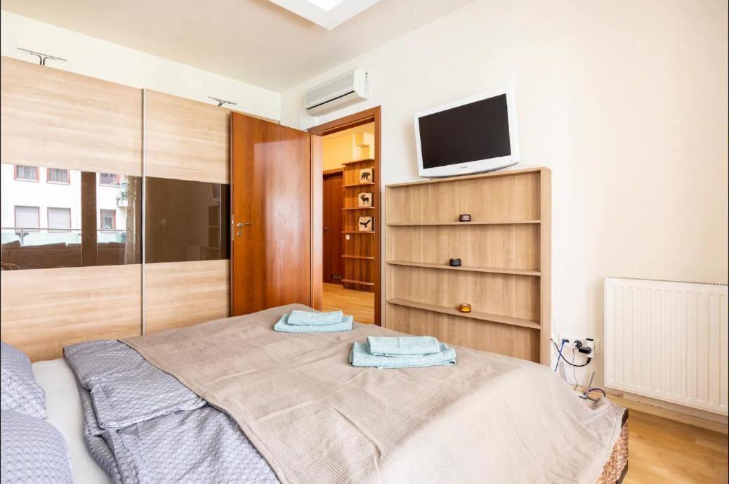 Апартаменти Danube Dream Superb View & Garage