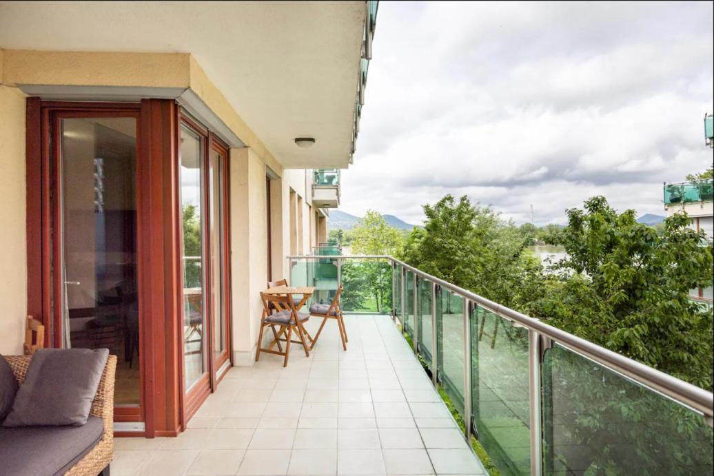 Апартаменти Danube Dream Superb View & Garage *